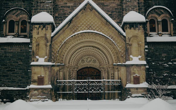 University of Toronto Admission Guide: Requirements & Tips