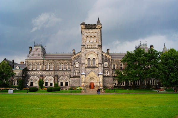 University of Toronto Admission Guide: Requirements & Tips